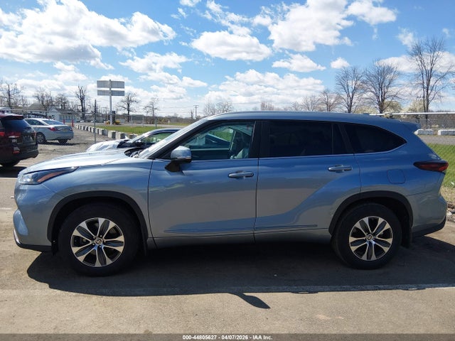 5TDKDRBH8RS534300 Toyota Highlander Xle
