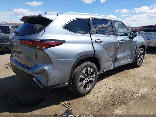 5TDKDRBH8RS534300 Toyota Highlander Xle