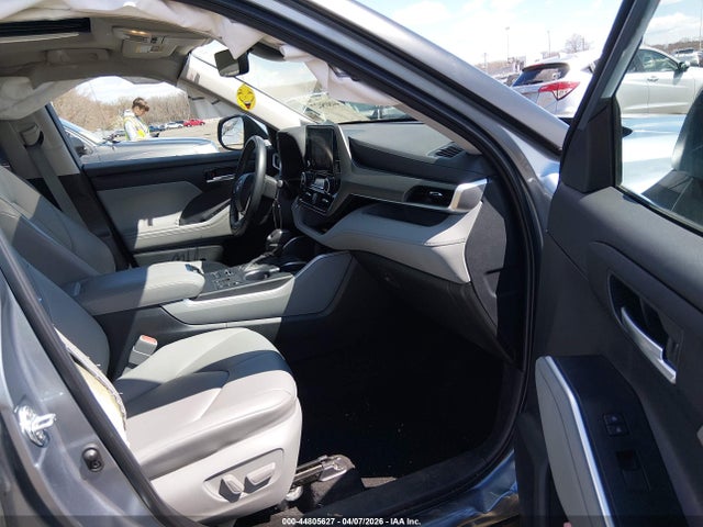 5TDKDRBH8RS534300 Toyota Highlander Xle