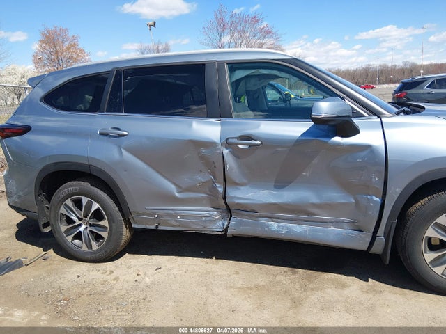 5TDKDRBH8RS534300 Toyota Highlander Xle