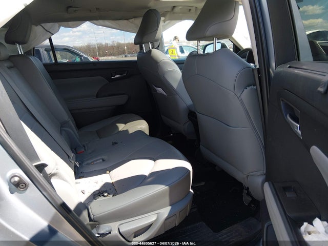5TDKDRBH8RS534300 Toyota Highlander Xle