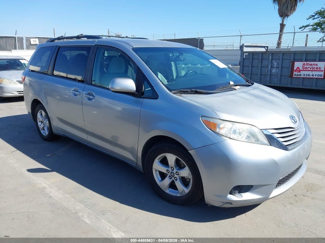 Продажа на аукционе авто 2017 Toyota Sienna Le 8 Passenger, vin: 5TDKZ3DC5HS834603, номер лота: 44805631