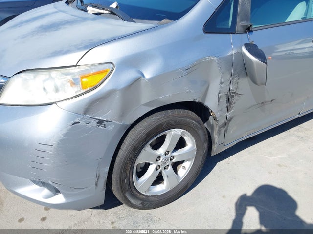 Продажа на аукционе авто 2017 Toyota Sienna Le 8 Passenger, vin: 5TDKZ3DC5HS834603, номер лота: 44805631
