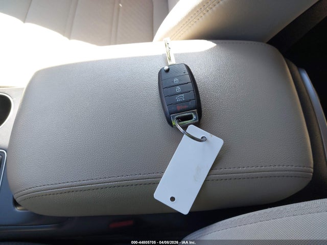 5XYPGDA37HG272724 KIA Sorento 2.4l Lx