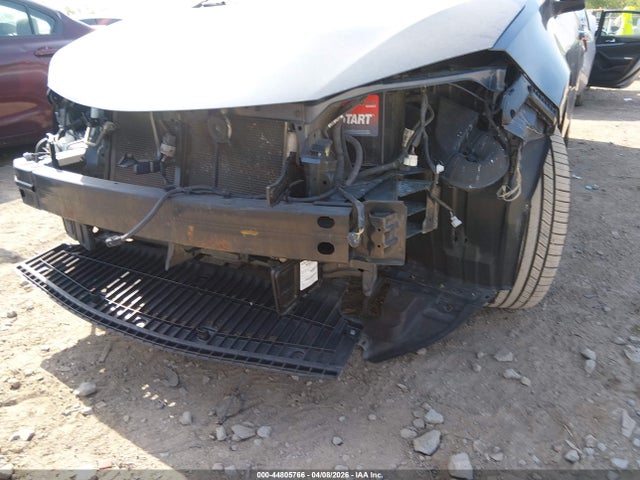 2T1BURHE3JC979361 Toyota COROLLA LE