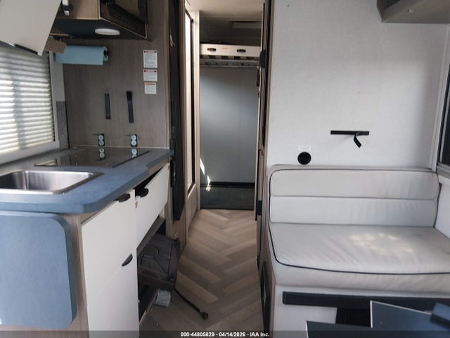 2024 Ford Transit-350 Cutaway მანქანა იყიდება აუქციონზე, vin: 1FDRU8PG5RKB13579, აუქციონის ნომერი: 44805829