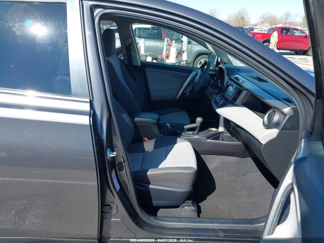 Toyota RAV4 LE 2015 JTMZFREV2FJ032370 Image 5