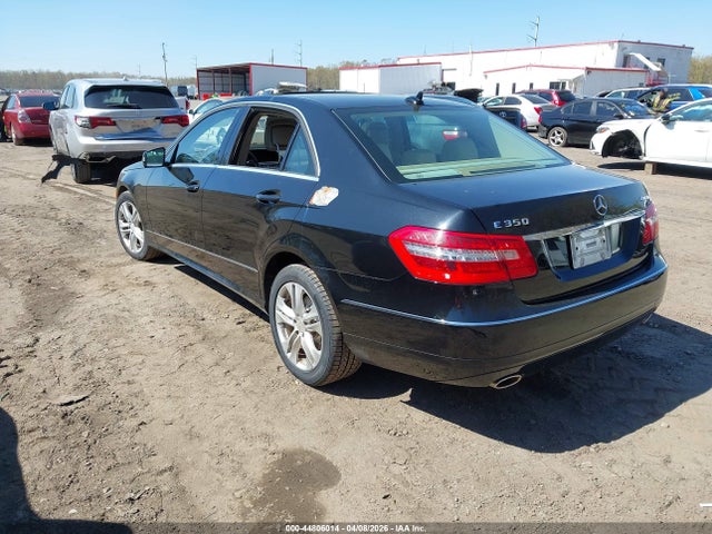 2011 MERCEDES-BENZ E 350 WDDHF8HB0BA462745 Photo 2