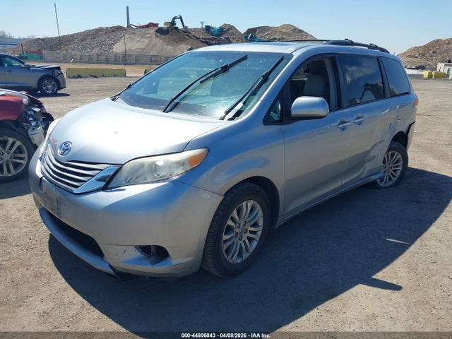 2011 TOYOTA SIENNA 5TDYK3DC6BS108271 Photo 1