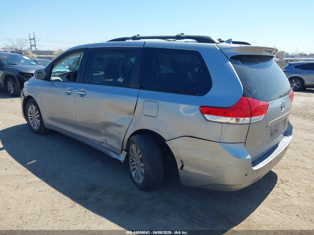 2011 TOYOTA SIENNA 5TDYK3DC6BS108271 Photo 2