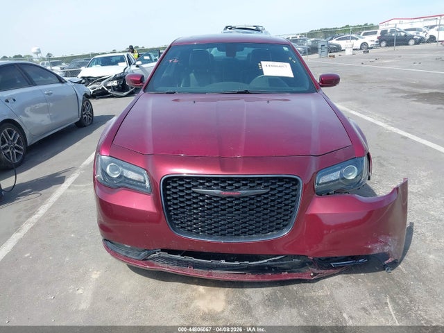 44806057 :رقم المزاد ، 2C3CCABG5NH187487 vin ، 2022 Chrysler 300 S مزاد بيع