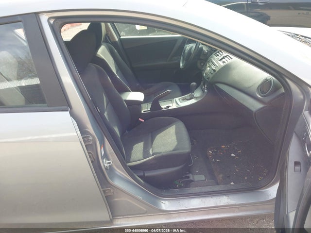 2011 MAZDA MAZDA3 JM1BL1UF4B1491092 Photo 4