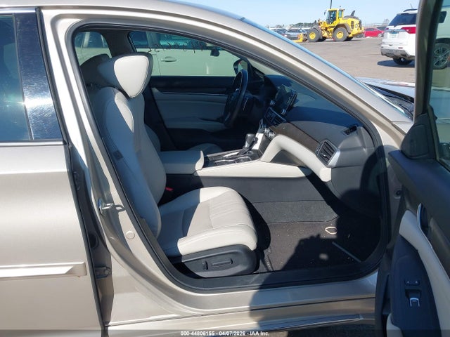 1HGCV1F93JA135402 Honda Accord Touring