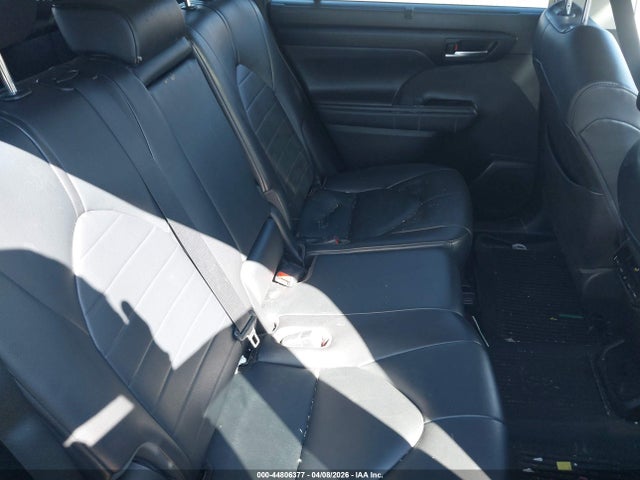 Продажа на аукционе авто 2021 Toyota Highlander Xle, vin: 5TDGZRBH1MS151279, номер лота: 44806377