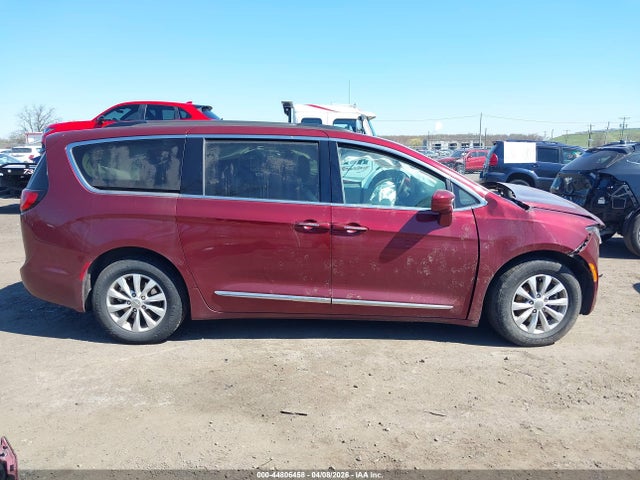44806458 :رقم المزاد ، 2C4RC1BG2HR520054 vin ، 2017 Chrysler Pacifica Touring-l مزاد بيع