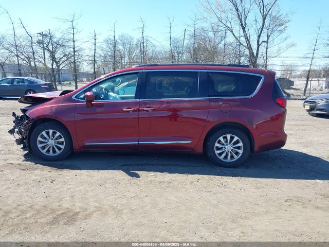 44806458 :رقم المزاد ، 2C4RC1BG2HR520054 vin ، 2017 Chrysler Pacifica Touring-l مزاد بيع