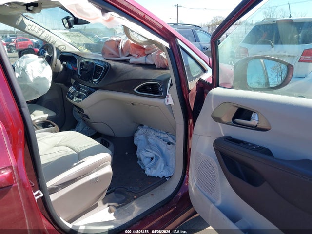 44806458 :رقم المزاد ، 2C4RC1BG2HR520054 vin ، 2017 Chrysler Pacifica Touring-l مزاد بيع