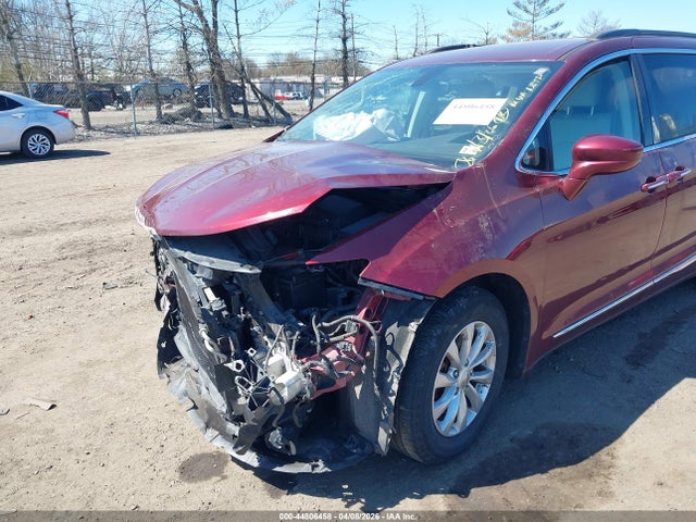 44806458 :رقم المزاد ، 2C4RC1BG2HR520054 vin ، 2017 Chrysler Pacifica Touring-l مزاد بيع