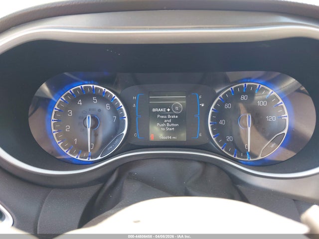 44806458 :رقم المزاد ، 2C4RC1BG2HR520054 vin ، 2017 Chrysler Pacifica Touring-l مزاد بيع