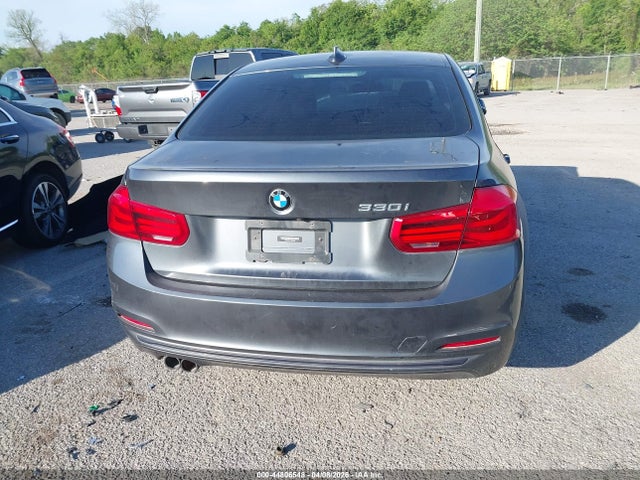 44806548 :رقم المزاد ، WBA8B9C51JEE83382 vin ، 2018 Bmw 330i مزاد بيع