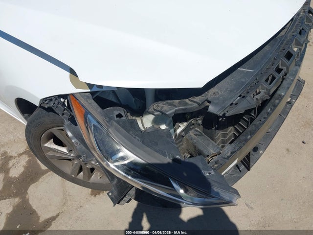 5NPD84LF4JH281614 Hyundai ELANTRA SEL