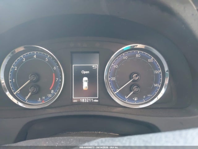 44806573 :رقم المزاد ، 5YFBURHE5JP781171 vin ، 2018 Toyota Corolla Xle مزاد بيع