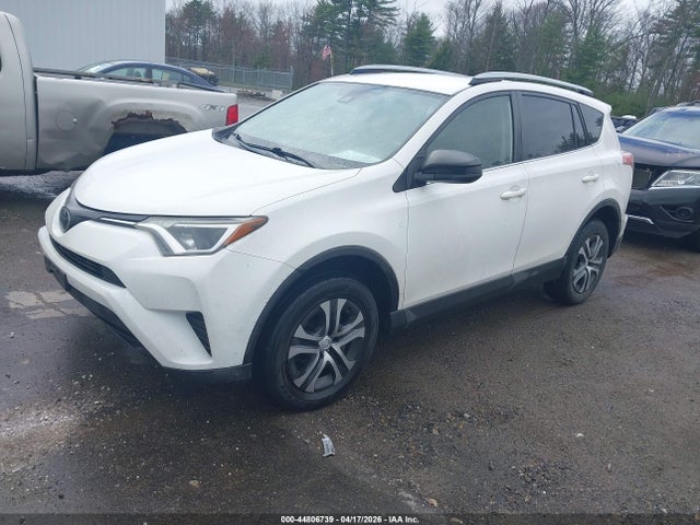 Toyota RAV4 LE 2017 JTMBFREV3HD218261 Image 2