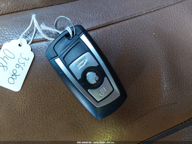 2013 Bmw 328i მანქანა იყიდება აუქციონზე, vin: WBA3A5C54DF600034, აუქციონის ნომერი: 44806759