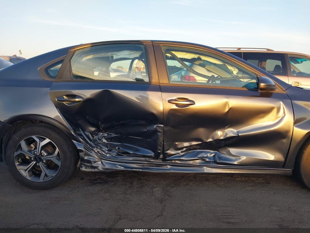 3KPF24AD9ME305183 KIA Forte Lxs