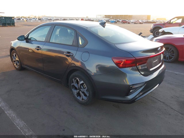 3KPF24AD9ME305183 KIA Forte Lxs