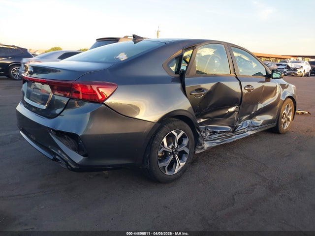 3KPF24AD9ME305183 KIA Forte Lxs