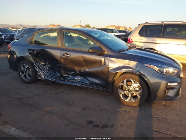 3KPF24AD9ME305183 KIA Forte Lxs