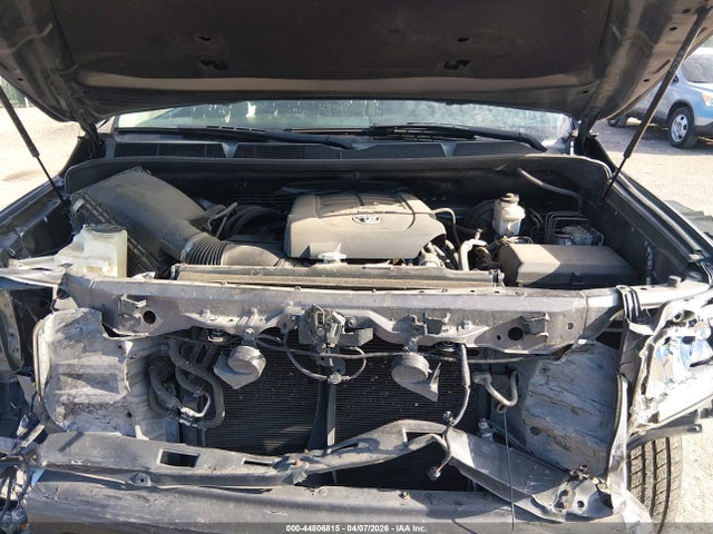 5TFDY5F13JX748838 Toyota Tundra Sr5 5.7l V8