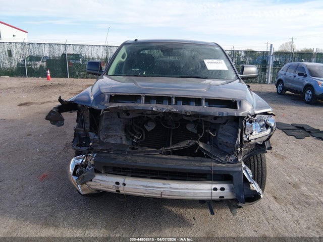 5TFDY5F13JX748838 Toyota Tundra Sr5 5.7l V8