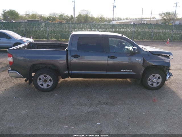 5TFDY5F13JX748838 Toyota Tundra Sr5 5.7l V8