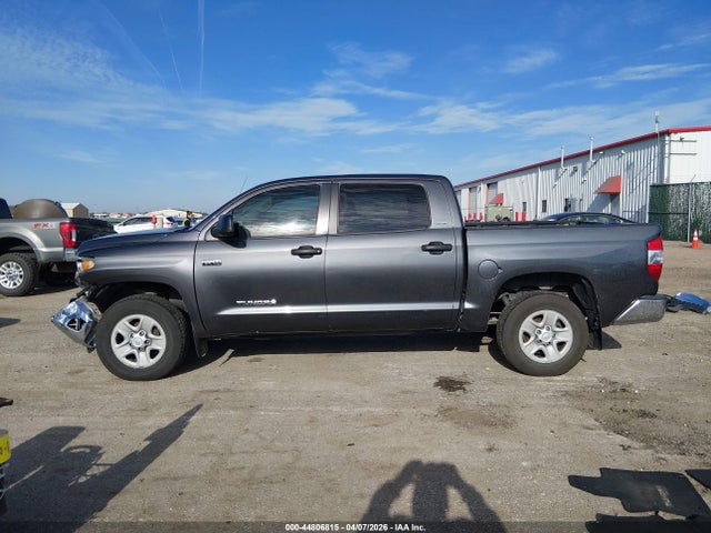 5TFDY5F13JX748838 Toyota Tundra Sr5 5.7l V8