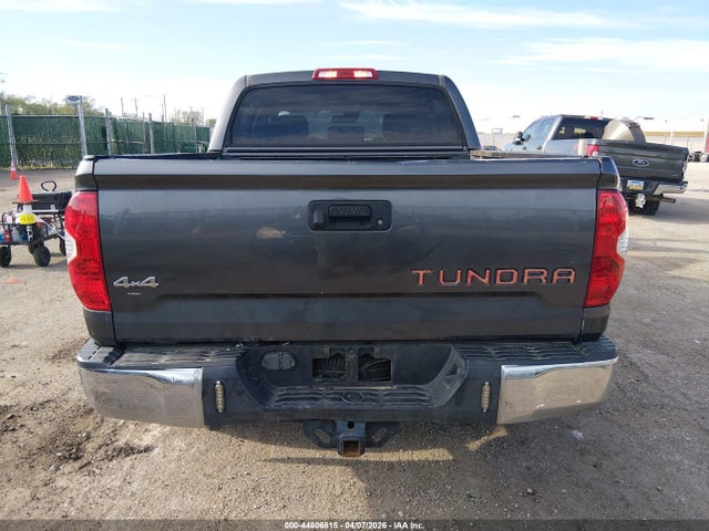 5TFDY5F13JX748838 Toyota Tundra Sr5 5.7l V8
