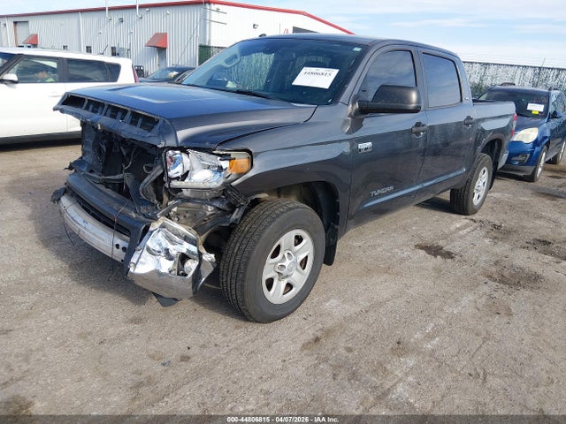 5TFDY5F13JX748838 Toyota Tundra Sr5 5.7l V8