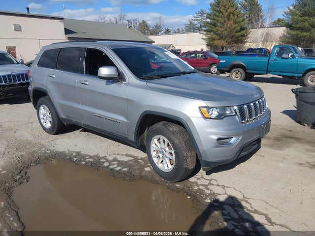 2018 Jeep Grand Cherokee Laredo 4x4 მანქანა იყიდება აუქციონზე, vin: 1C4RJFAG1JC180219, აუქციონის ნომერი: 44806831