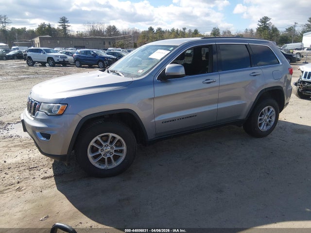 2018 Jeep Grand Cherokee Laredo 4x4 მანქანა იყიდება აუქციონზე, vin: 1C4RJFAG1JC180219, აუქციონის ნომერი: 44806831