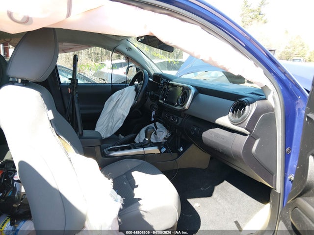 44806909 :رقم المزاد ، 3TYRX5GNXNT065528 vin ، 2022 Toyota Tacoma Sr5 مزاد بيع
