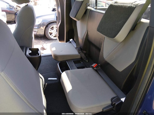 44806909 :رقم المزاد ، 3TYRX5GNXNT065528 vin ، 2022 Toyota Tacoma Sr5 مزاد بيع