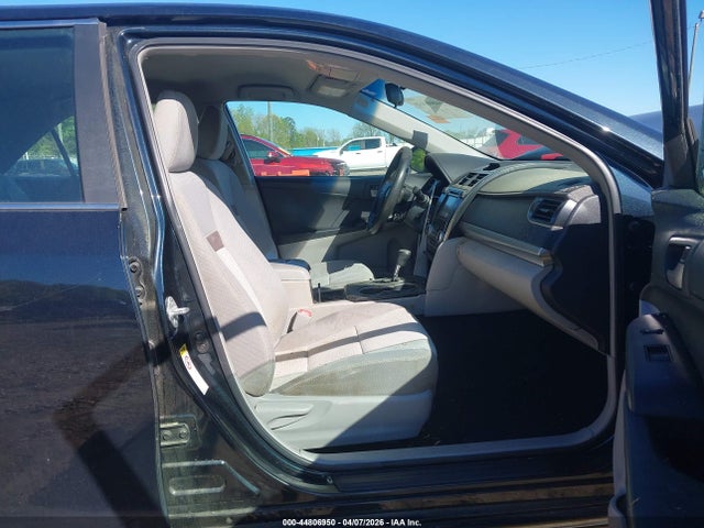 44806950 :رقم المزاد ، 4T1BF1FK6CU052036 vin ، 2012 Toyota Camry Le مزاد بيع