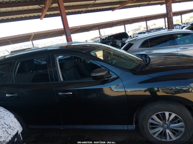 44807039 :رقم المزاد ، 5N1DR2MM6HC661800 vin ، 2017 Nissan Pathfinder Sv مزاد بيع