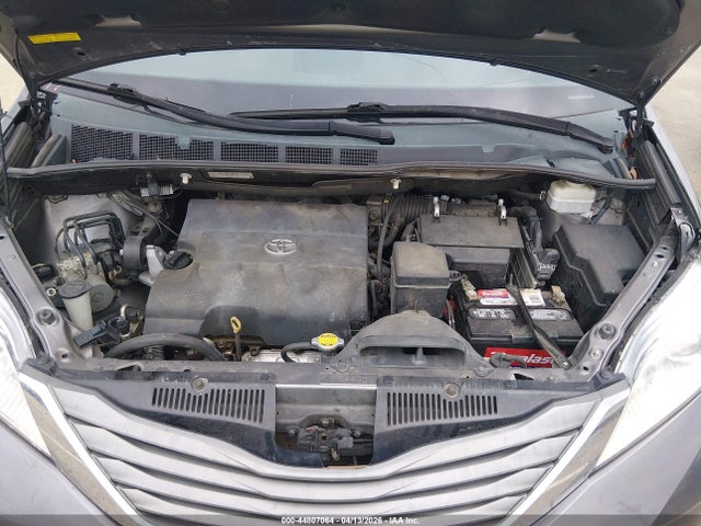 Продажа на аукционе авто 2013 Toyota Sienna Xle V6 8 Passenger, vin: 5TDYK3DC7DS383019, номер лота: 44807064