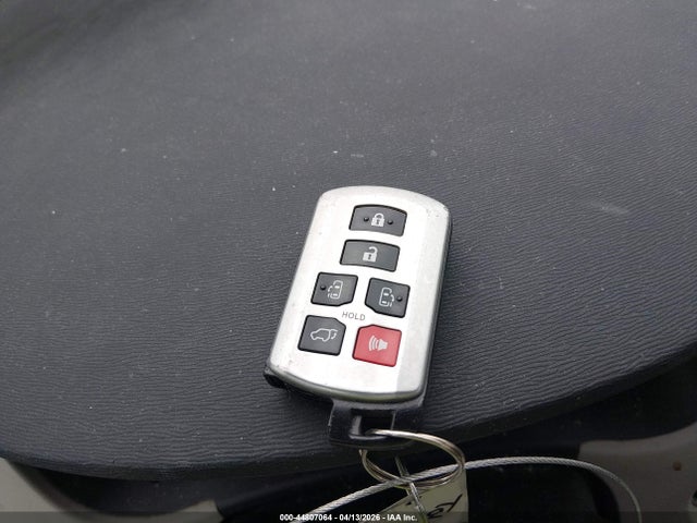 Продажа на аукционе авто 2013 Toyota Sienna Xle V6 8 Passenger, vin: 5TDYK3DC7DS383019, номер лота: 44807064