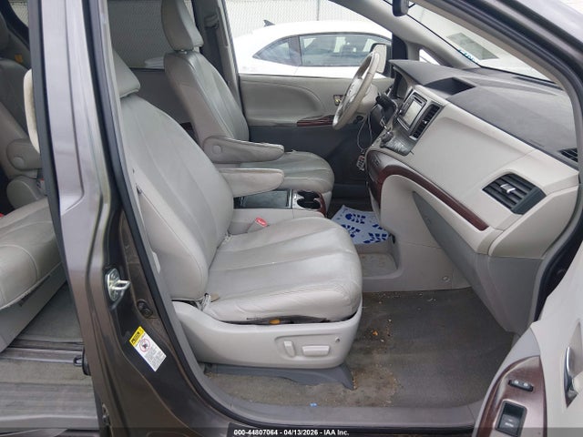 Продажа на аукционе авто 2013 Toyota Sienna Xle V6 8 Passenger, vin: 5TDYK3DC7DS383019, номер лота: 44807064