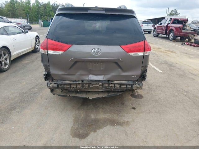 Продажа на аукционе авто 2013 Toyota Sienna Xle V6 8 Passenger, vin: 5TDYK3DC7DS383019, номер лота: 44807064