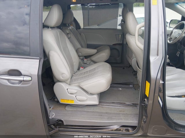Продажа на аукционе авто 2013 Toyota Sienna Xle V6 8 Passenger, vin: 5TDYK3DC7DS383019, номер лота: 44807064