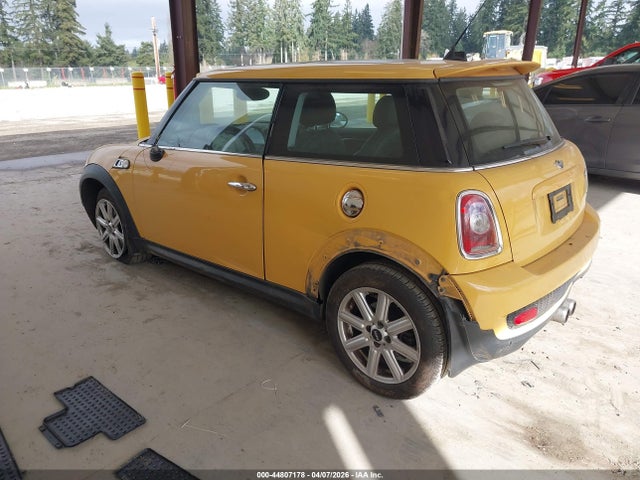 2009 MINI COOPER S WMWMF73579TW86935 Photo 2